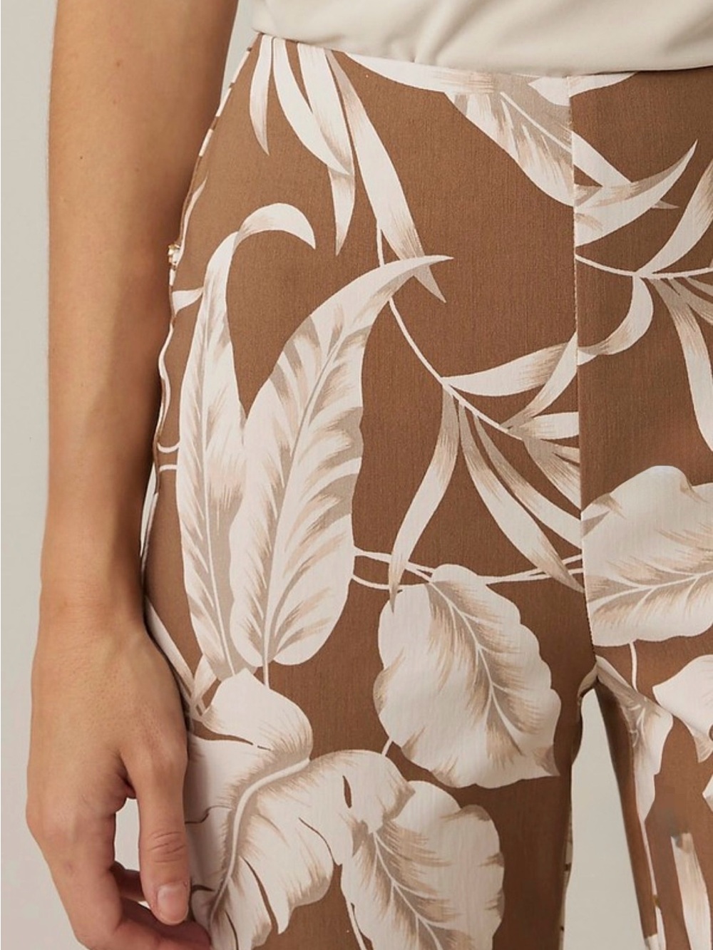 New Joseph Ribkoff Palm Trendy Pull On Capri Brown / White Tropical Pants Sz 12 - Picture 5 of 11